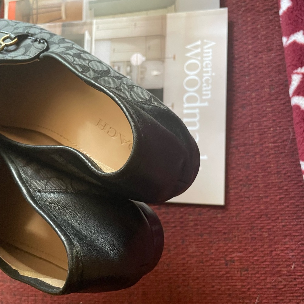 Coach Signature Black Loafers with Gold Chain - Picture 7 of 8